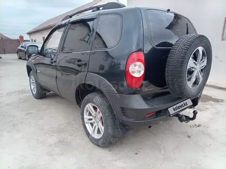 Chevrolet Niva 2015 года за 2 300 000 тг. в Атырау – фото 2