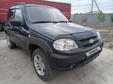 Chevrolet Niva 2015 года за 2 300 000 тг. в Атырау – фото 3