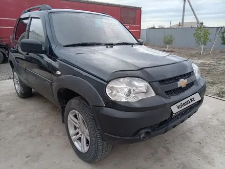 Chevrolet Niva 2015 года за 2 300 000 тг. в Атырау – фото 3