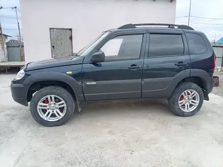 Chevrolet Niva 2015 года за 2 300 000 тг. в Атырау – фото 4