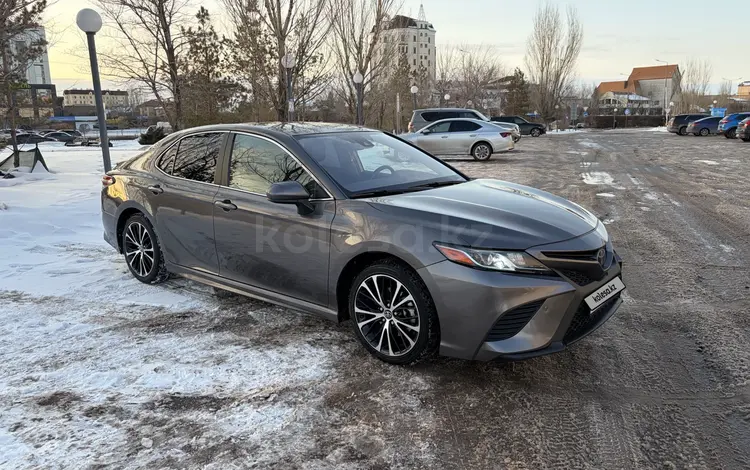Toyota Camry 2020 года за 11 500 000 тг. в Астана