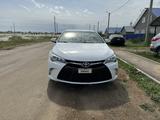 Toyota Camry 2016 года за 6 800 000 тг. в Уральск – фото 3