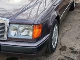 Mercedes-Benz E 220 1993 года за 2 200 000 тг. в Талдыкорган