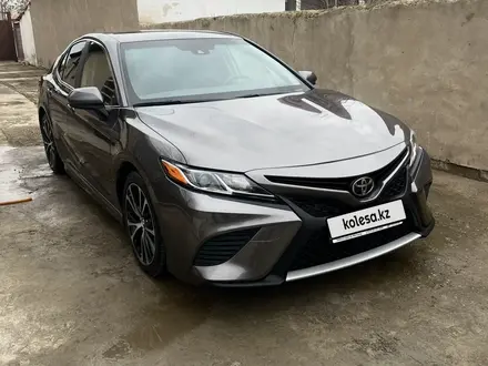 Toyota Camry 2019 года за 12 500 000 тг. в Шымкент – фото 2