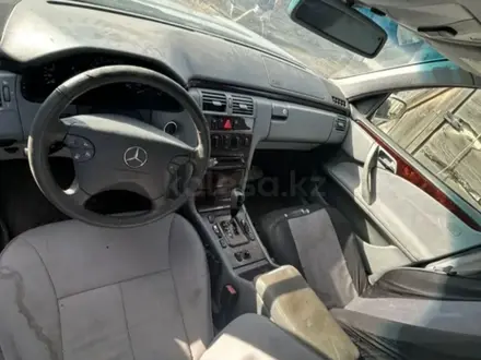 Mercedes-Benz E 230 1997 года за 3 600 000 тг. в Усть-Каменогорск – фото 8