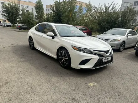 Toyota Camry 2018 года за 9 200 000 тг. в Алматы – фото 3