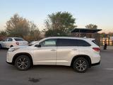 Toyota Highlander 2018 года за 18 500 000 тг. в Алматы – фото 3