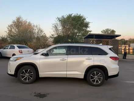 Toyota Highlander 2018 года за 18 500 000 тг. в Алматы – фото 3