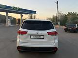 Toyota Highlander 2018 года за 18 500 000 тг. в Алматы – фото 2