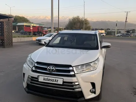 Toyota Highlander 2018 года за 18 500 000 тг. в Алматы