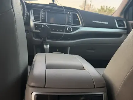 Toyota Highlander 2018 года за 18 500 000 тг. в Алматы – фото 7