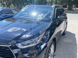 Toyota Highlander 2022 года за 30 000 000 тг. в Актобе – фото 2