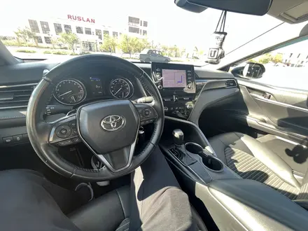 Toyota Camry 2021 года за 13 000 000 тг. в Атырау – фото 6