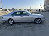 Mercedes-Benz E 200 1996 года за 2 800 000 тг. в Тараз – фото 2