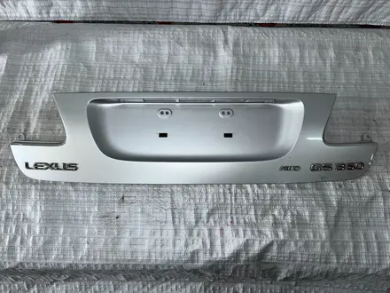 Накладка на крышку багажника Lexus GS300 за 15 000 тг. в Караганда