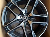 Mercedes benz оригинальные диски 5x112 разноразмерные r20 за 970 000 тг. в Алматы
