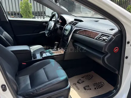 Toyota Camry 2015 года за 9 700 000 тг. в Алматы – фото 13