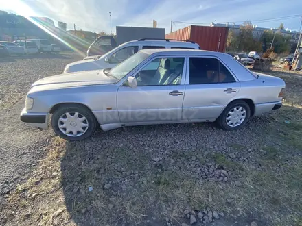 Mercedes-Benz E 200 1991 года за 1 100 000 тг. в Петропавловск – фото 2