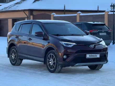 Toyota RAV4 2018 года за 11 500 000 тг. в Актобе – фото 17