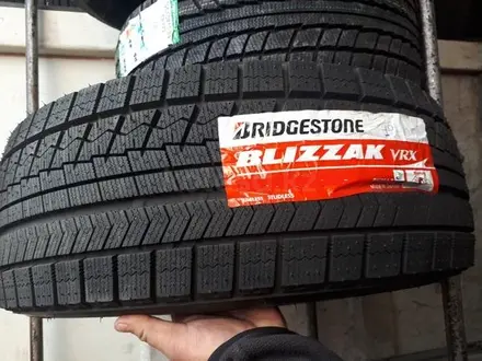 Шины Bridgestone 225/45/R18 Blizzak VRXүшін85 000 тг. в Алматы
