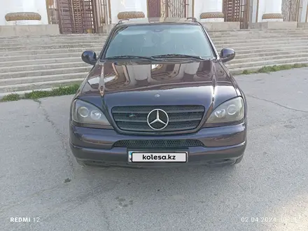 Mercedes-Benz ML 320 2000 года за 4 000 000 тг. в Шымкент – фото 2