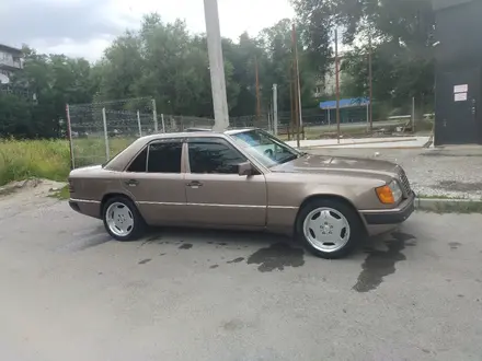 Mercedes-Benz E 320 1994 года за 3 000 000 тг. в Талдыкорган – фото 9