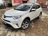 Toyota RAV4 2017 года за 11 200 000 тг. в Уральск – фото 2