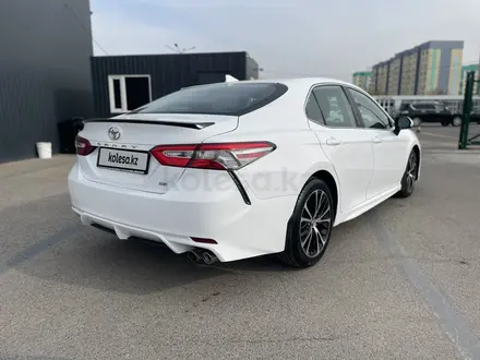 Toyota Camry 2019 года за 11 500 000 тг. в Шымкент – фото 31