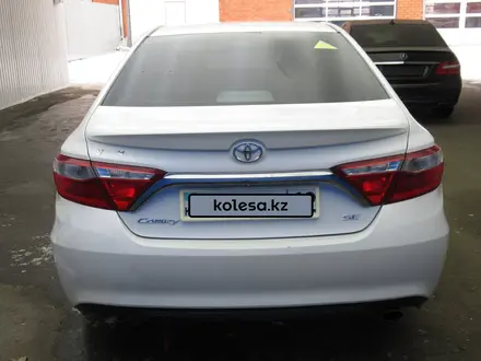 Toyota Camry 2015 года за 6 289 150 тг. в Актобе – фото 2