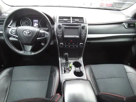 Toyota Camry 2015 года за 6 289 150 тг. в Актобе – фото 9
