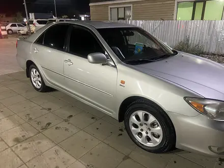 Toyota Camry 2003 года за 4 700 000 тг. в Актобе – фото 2