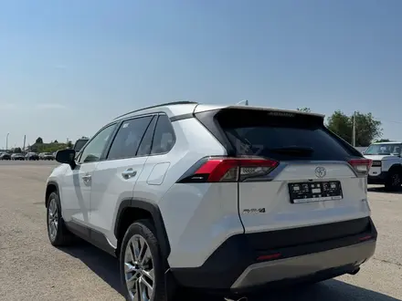 Toyota RAV4 Luxe+ 2025 года за 21 500 000 тг. в Актобе – фото 2