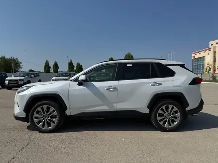 Toyota RAV4 Luxe+ 2025 года за 21 500 000 тг. в Актобе – фото 5