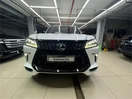 Lexus LX 570 2017 года за 42 000 000 тг. в Шымкент