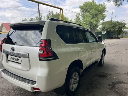 Toyota Land Cruiser Prado 2018 года за 22 750 000 тг. в Алматы – фото 28