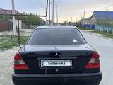 Mercedes-Benz C 220 1994 года за 1 250 000 тг. в Атырау – фото 4