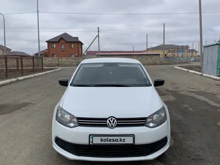 Volkswagen Polo 2014 года за 4 500 000 тг. в Атырау – фото 2
