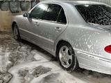Mercedes-Benz E 200 2001 года за 3 500 000 тг. в Тараз – фото 2