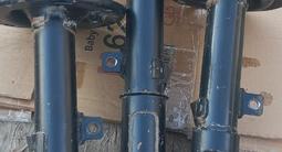 Задние амортизаторы за 15 000 тг. в Атырау