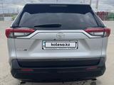 Toyota RAV4 2022 годаүшін14 000 000 тг. в Уральск – фото 4