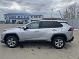 Toyota RAV4 2022 годаүшін14 000 000 тг. в Уральск – фото 3