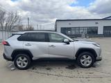 Toyota RAV4 2022 годаүшін14 000 000 тг. в Уральск – фото 2
