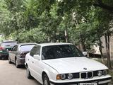 BMW 520 1990 года за 750 000 тг. в Алматы – фото 2
