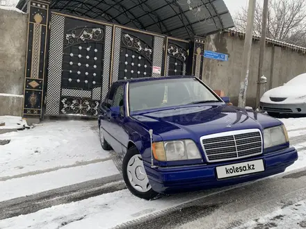 Mercedes-Benz E 220 1993 года за 1 750 000 тг. в Шымкент