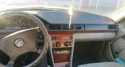 Mercedes-Benz E 200 1991 года за 1 350 000 тг. в Актобе – фото 5