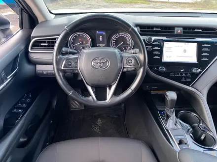 Toyota Camry 2018 года за 13 180 000 тг. в Алматы – фото 11