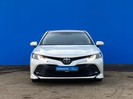 Toyota Camry 2018 года за 13 180 000 тг. в Алматы – фото 2