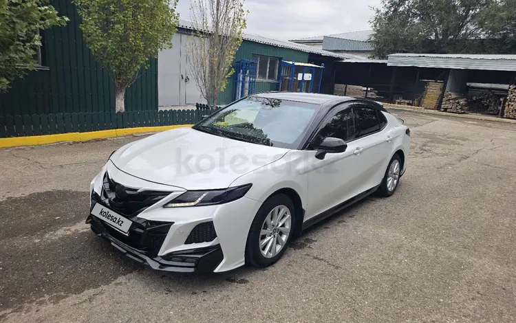 Toyota Camry 2023 годаүшін16 300 000 тг. в Актобе
