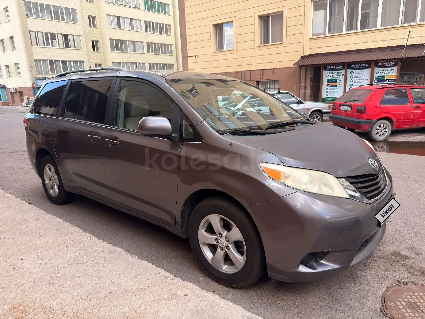 Toyota Sienna, 2011