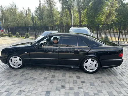 Mercedes-Benz E 430 1997 года за 3 850 000 тг. в Тараз – фото 3